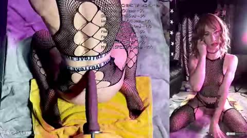 Snapshot of emerylune_xo chatting on 11-12-25, 05:30 Emery Lune online show from 11-12-25, 05:30