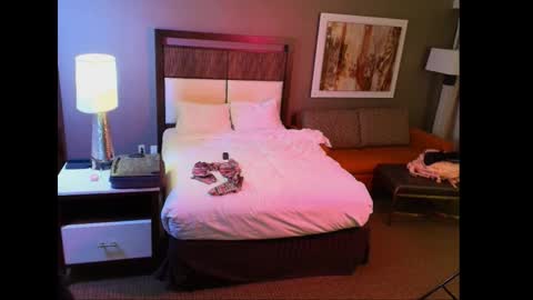 Snapshot of emerylune_xo chatting on 01-09-26, 10:51 Emery Lune online show from 01-09-26, 10:51