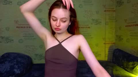 Snapshot of emi_less chatting on 02-07-26, 04:43 Emi online show from 02-07-26, 04:43