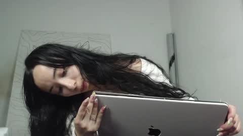 Snapshot of emiantonella_ chatting on 05-02-26, 12:59 Antonella online show from 05-02-26, 12:59