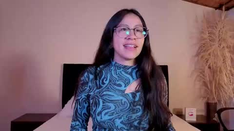 Snapshot of emigomez_ chatting on 05-21-26, 01:51 Emilia Gomez online show from 05-21-26, 01:51