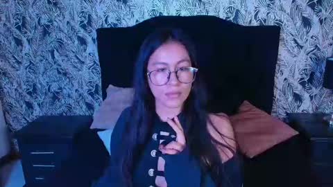 Snapshot of emigomez_ chatting on 05-25-26, 12:38 Emilia Gomez online show from 05-25-26, 12:38