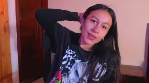 Snapshot of emigomez_ chatting on 08-03-26, 02:21 Emilia Gomez online show from 08-03-26, 02:21