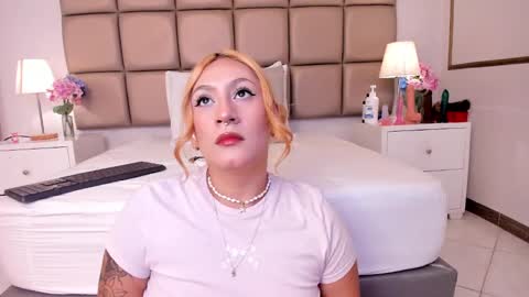 Snapshot of emiily_roberts1 chatting on 01-11-25, 07:05 EMILY ROBERTS online show from 01-11-25, 07:05