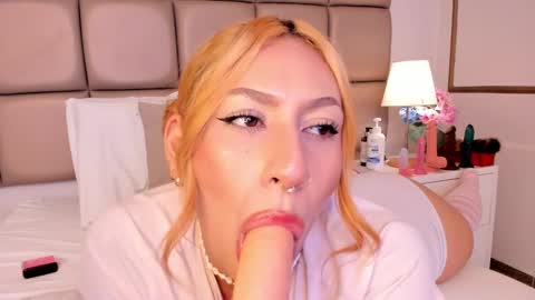 Snapshot of emiily_roberts1 chatting on 01-11-25, 10:07 EMILY ROBERTS online show from 01-11-25, 10:07