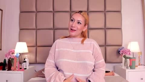 Snapshot of emiily_roberts1 chatting on 01-16-25, 04:38 EMILY ROBERTS online show from 01-16-25, 04:38