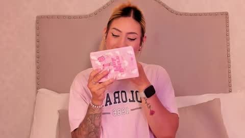 Snapshot of emiily_roberts1 chatting on 09-18-25, 03:19 EMILY ROBERTS online show from 09-18-25, 03:19