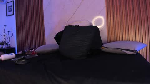   online show from 12-20-25, 01:45