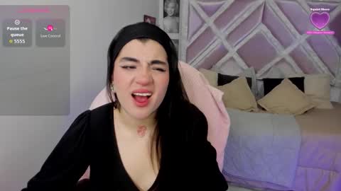 emilayton_ online show from 11-03-25, 09:38