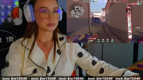 Snapshot of emili1_bc chatting on 01-21-25, 11:46 Emili online show from 01-21-25, 11:46