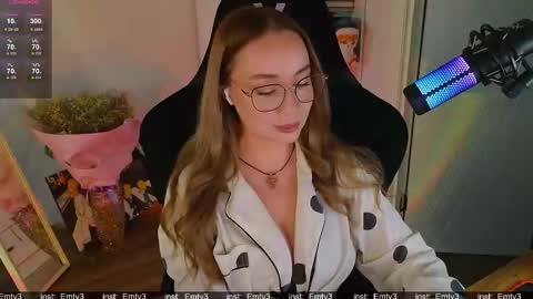 Emili online show from 12-01-25, 11:48