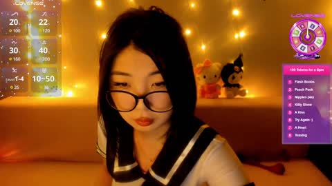 Snapshot of emili_blanc chatting on 12-17-24, 11:49 Emili online show from 12-17-24, 11:49