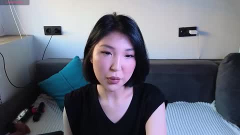 Snapshot of emili_blanc chatting on 10-21-25, 02:45 Emili online show from 10-21-25, 02:45