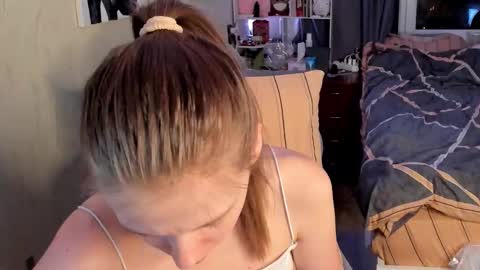 Snapshot of emili_sweet__ chatting on 02-17-26, 04:24 emili_sweet__ online show from 02-17-26, 04:24