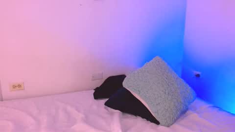 Snapshot of emili_williams10 chatting on 02-19-26, 01:12 emili_williams10 online show from 02-19-26, 01:12