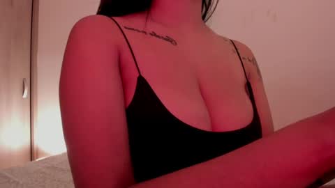 Emilia Big Boobs online show from 01-21-25, 04:48