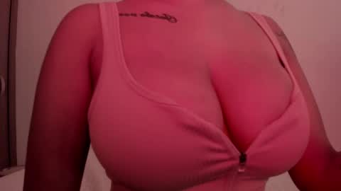 Emilia Big Boobs online show from 01-31-25, 04:59