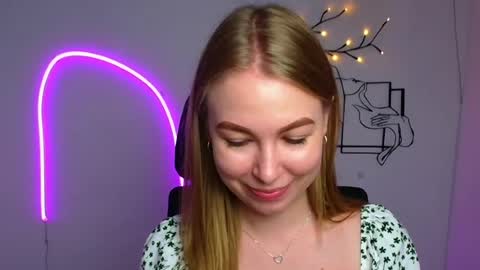 Snapshot of emilia_ilia chatting on 07-16-26, 05:57 Emilia online show from 07-16-26, 05:57