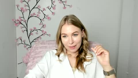 Snapshot of emilia_ilia chatting on 07-25-26, 05:49 Emilia online show from 07-25-26, 05:49