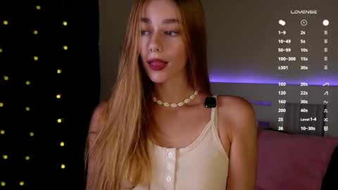 Snapshot of emiliaheather chatting on 09-10-25, 11:10 Tessa online show from 09-10-25, 11:10