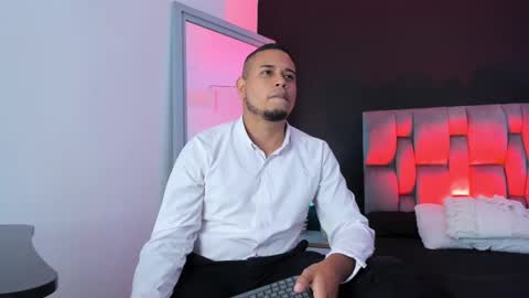 emilianoclarke online show from 09-11-25, 12:33