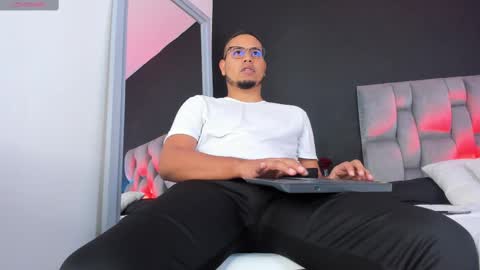 emilianoclarke online show from 09-13-25, 08:52