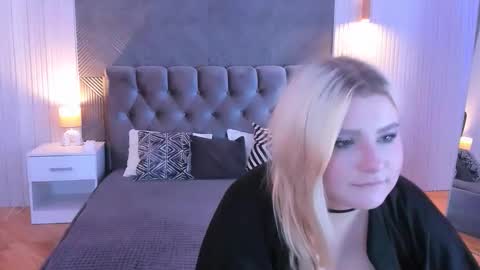 emiliastanley online show from 11-22-25, 05:28