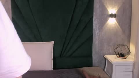 Snapshot of emiliclarke_ chatting on 03-27-26, 11:43 Emilie online show from 03-27-26, 11:43