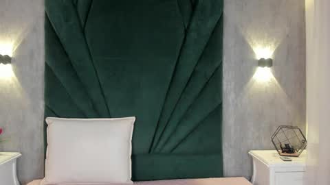 Snapshot of emiliclarke_ chatting on 03-31-26, 11:43 Emilie online show from 03-31-26, 11:43