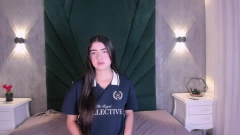 Snapshot of emiliclarke_ chatting on 04-07-26, 11:32 Emilie online show from 04-07-26, 11:32
