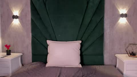 Snapshot of emiliclarke_ chatting on 04-09-26, 01:49 Emilie online show from 04-09-26, 01:49