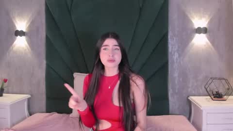 Snapshot of emiliclarke_ chatting on 04-21-26, 12:11 Emilie online show from 04-21-26, 12:11