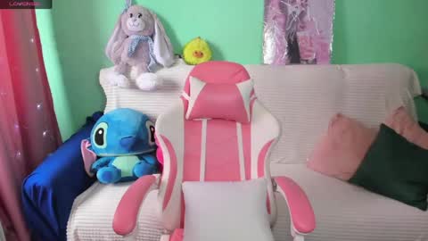 Emiliya online show from 04-12-26, 05:34