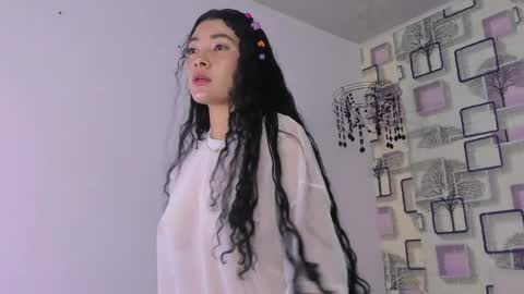 Snapshot of emilly_duque chatting on 05-29-26, 03:26 Emilly online show from 05-29-26, 03:26