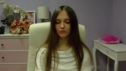 Snapshot of emilly_lust99 chatting on 01-28-25, 07:43 Emilly online show from 01-28-25, 07:43