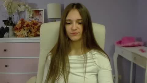 Snapshot of emilly_lust99 chatting on 02-06-25, 08:07 Emilly online show from 02-06-25, 08:07