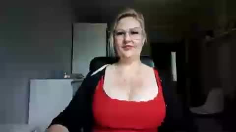 Snapshot of emillykiss chatting on 06-16-26, 08:39 EmillyLove online show from 06-16-26, 08:39