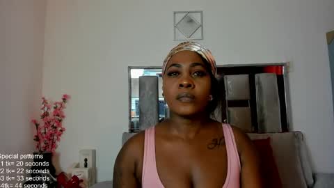 Snapshot of emillyroaa chatting on 05-18-26, 07:20 Emilly Roa online show from 05-18-26, 07:20