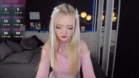 Snapshot of emily_air chatting on 12-28-24, 01:18 Emily online show from 12-28-24, 01:18