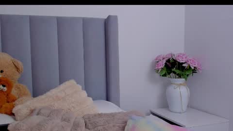 Snapshot of emily_briston chatting on 07-28-26, 06:20 Emily online show from 07-28-26, 06:20