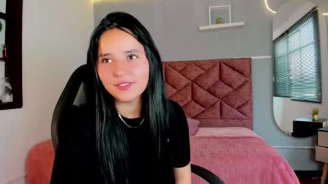 Snapshot of emily_carter19 chatting on 12-10-24, 04:38 Emily Carter online show from 12-10-24, 04:38
