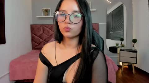 Snapshot of emily_carter19 chatting on 02-05-25, 04:06 Emily Carter online show from 02-05-25, 04:06