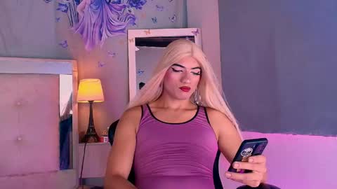 emily_castillo1_ online show from 05-22-26, 06:53