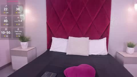 emily_clarkk_ online show from 04-17-26, 09:07