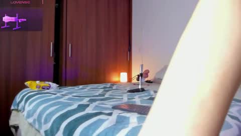 Snapshot of emily_cookk chatting on 05-27-26, 05:26 Emily online show from 05-27-26, 05:26