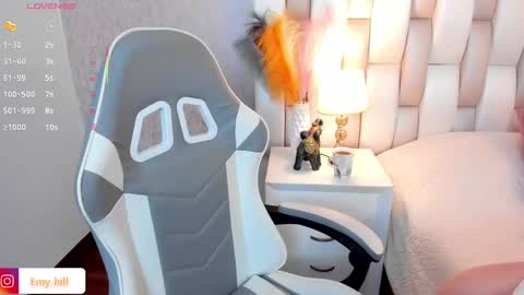 Snapshot of emily_hill___ chatting on 01-26-25, 02:35 EMILY Monday 5-2 am From Tuesday to Friday5-1 am Colombia time online show from 01-26-25, 02:35