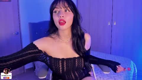 Snapshot of emily_katee chatting on 06-19-26, 01:21 Emily online show from 06-19-26, 01:21