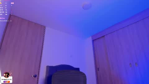 Snapshot of emily_katee chatting on 07-12-26, 12:12 Emily online show from 07-12-26, 12:12