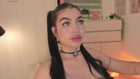 EmilyKenner  Independent model  online show from 05-17-26, 12:01