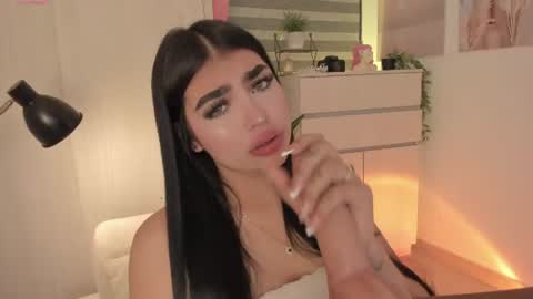 EmilyKenner  Independent model  online show from 07-13-26, 11:46